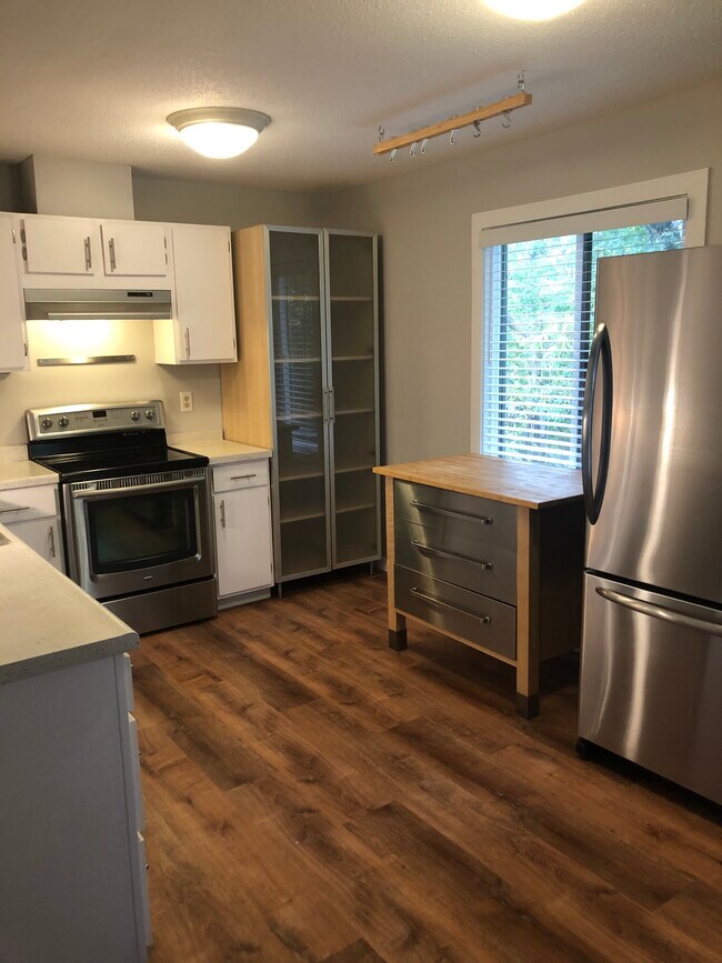 Cocina - 1516 S Timber Ridge