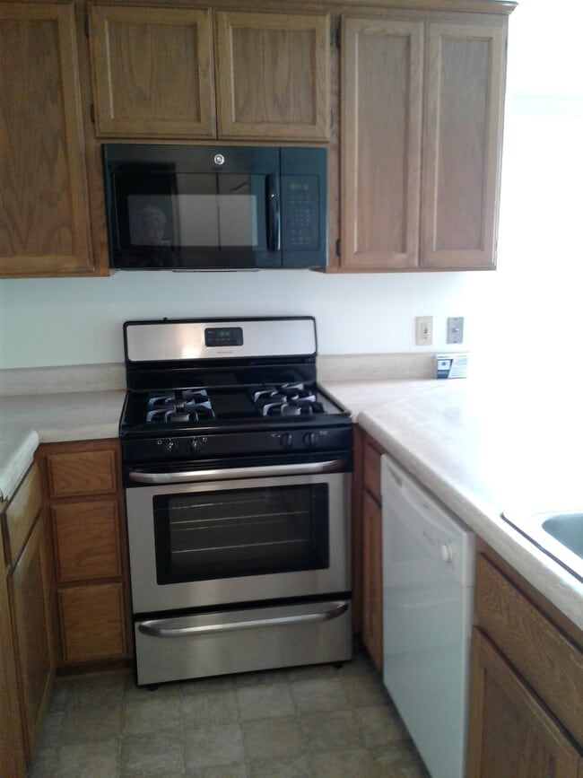 Kitchen - 2708 W Carson St
