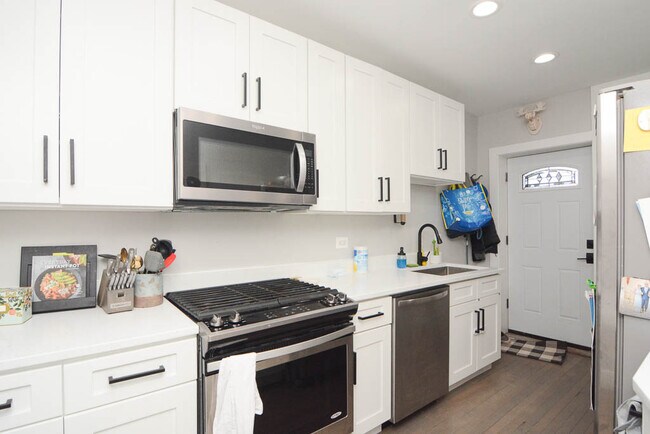 Foto del edificio - 3245 N Damen Ave