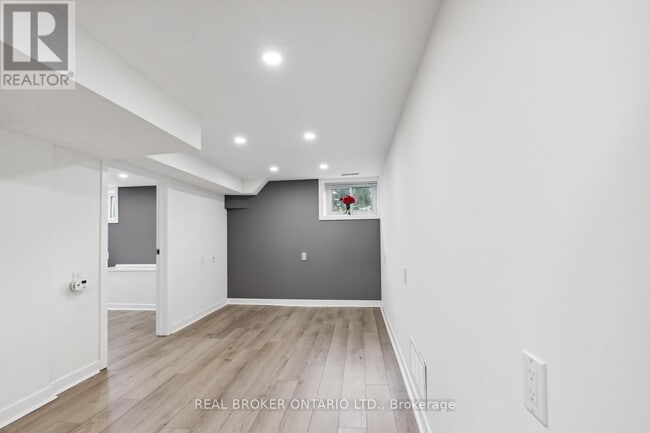 Building Photo - 129 Oak Park Ave