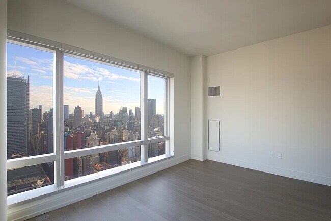 Foto del edificio - 555 10th Ave