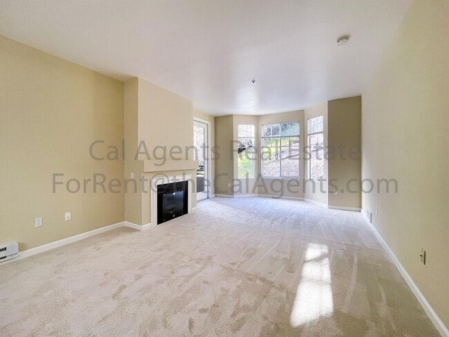 Photo - 260 Caldecott Ln Townhome