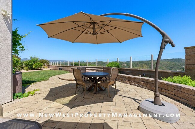 Foto del edificio - Renovated Carmel Valley 4 Bedroom at Costa...