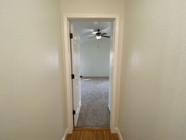 Foto del edificio - 1947 Henshaw Ave