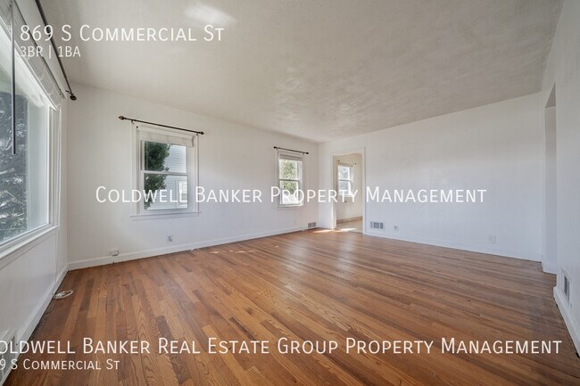 Building Photo - 869 S Commercial St