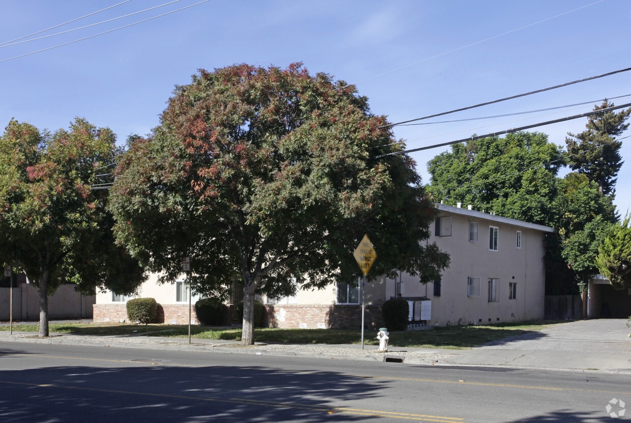 Building Photo - 329 W Maude Ave