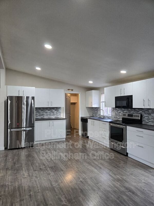 Building Photo - 4758 Neptune Cir
