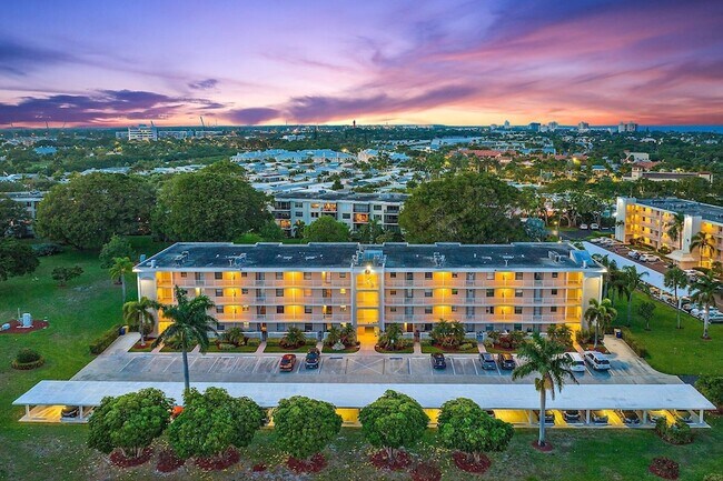 Building Photo - 300 N Hwy A1A