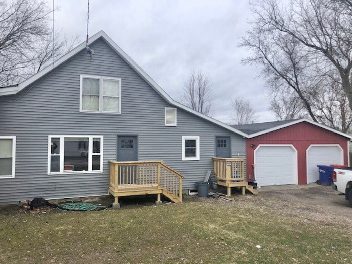 Primary Photo - 5 Bedroom House Colchester VT