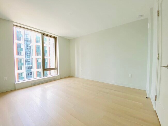 Building Photo - 135 Seaport Blvd