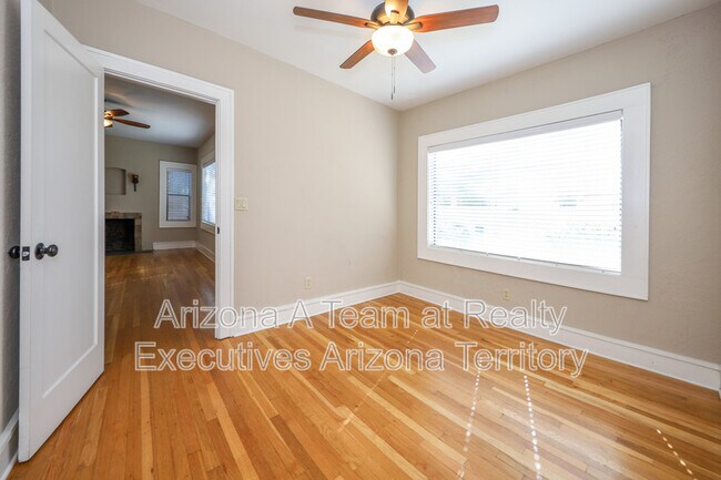 Foto del edificio - 2615 E 6th St