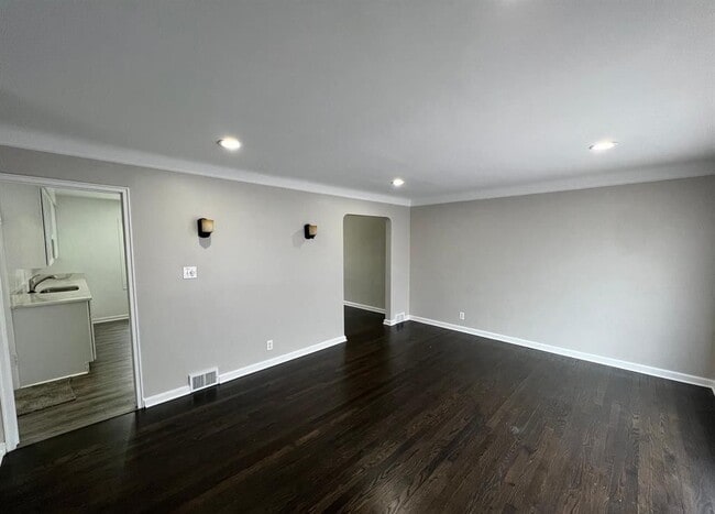 Building Photo - 21534 Moross Rd