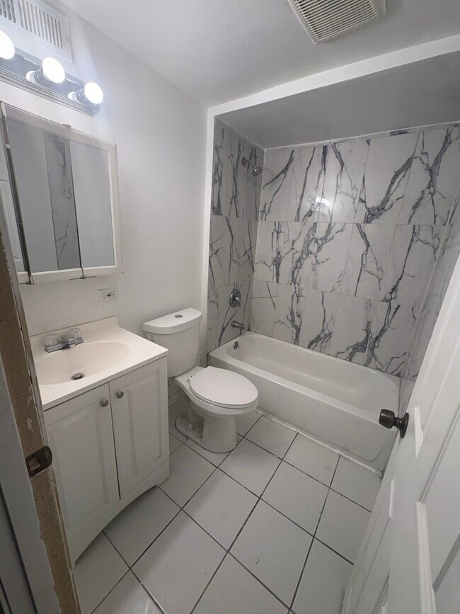 Foto del edificio - 2622 W Luther St