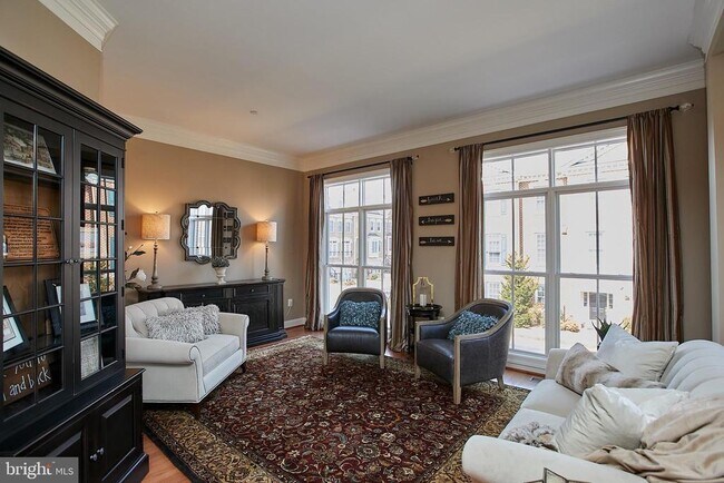 Foto del edificio - 7023 Little Leaf Linden Ln