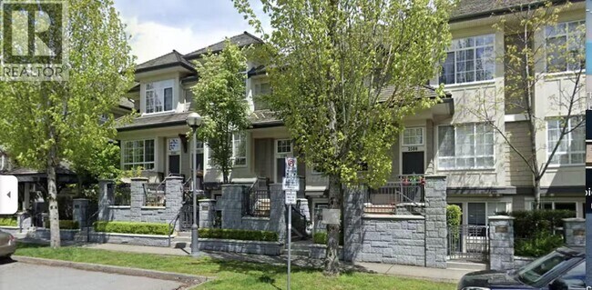 Photo du bâtiment - 2582 West Mall