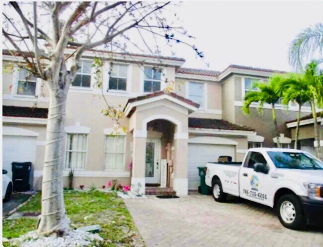 Foto del edificio - 16628 SW 47th Ter