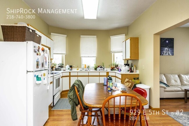 Building Photo - 929 E 5th St