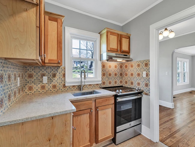 Building Photo - Charming 2 Bedroom Home with Fenced Yard in North Chattanooga!