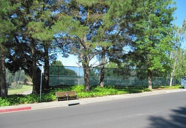 Foto del edificio - 361 Masters Ct