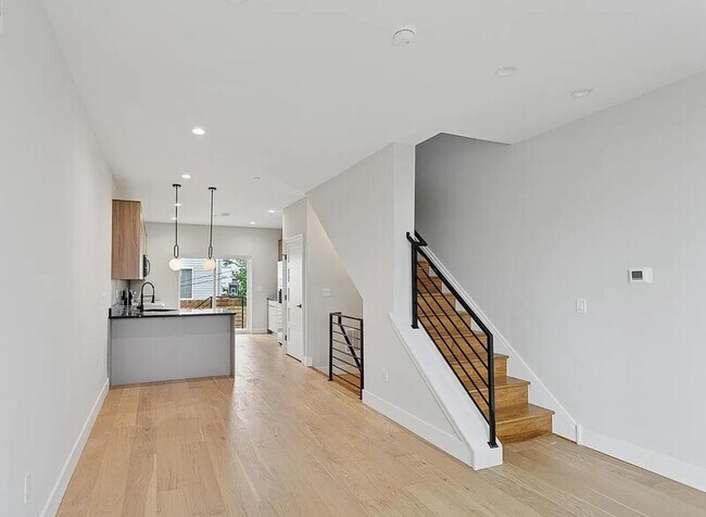 Building Photo - 2117 Bellmore St