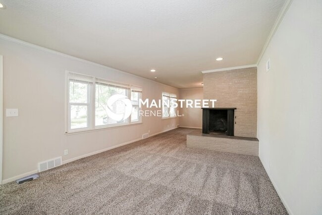 Building Photo - 3 Bedroom Pet-Friendly Home in Kansas City, MO with Main Street Renewal