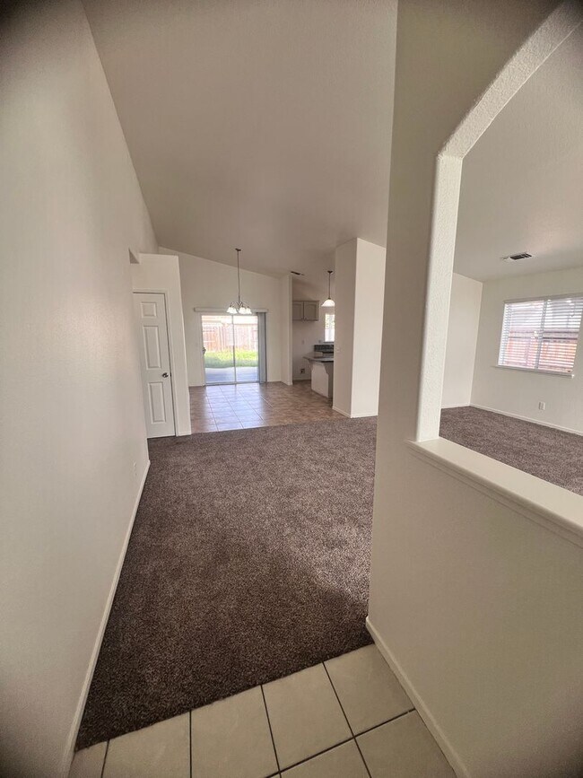 Foto del edificio - 5837 Webb St