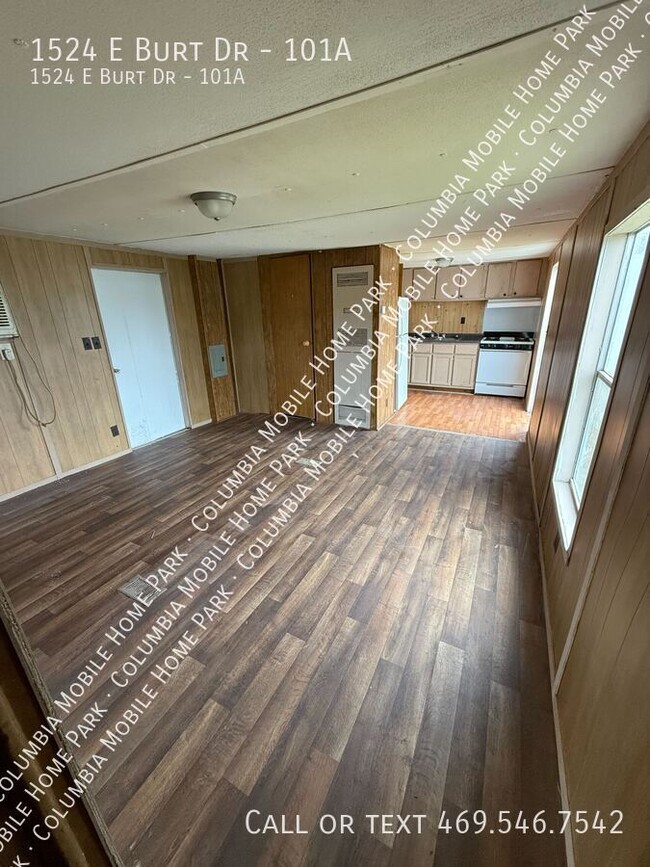 Building Photo - 1524 E Burt Dr