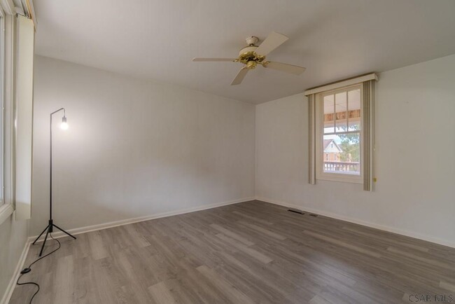 Foto del edificio - 703 Saybrook Pl