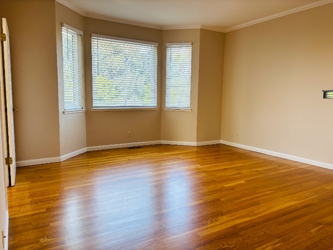 Foto del edificio - 242 N San Pedro Rd