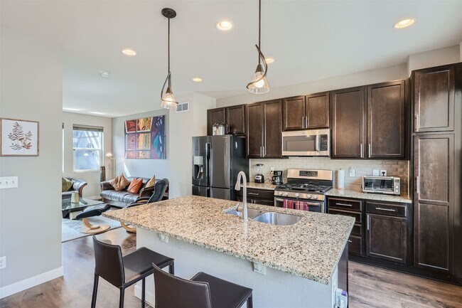 Foto del edificio - Modern 2 BDR Townhome in Broomfield