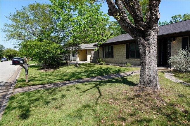 Foto del edificio - 407 W Brookside Dr