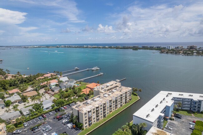 Foto del edificio - 896 N Federal Hwy
