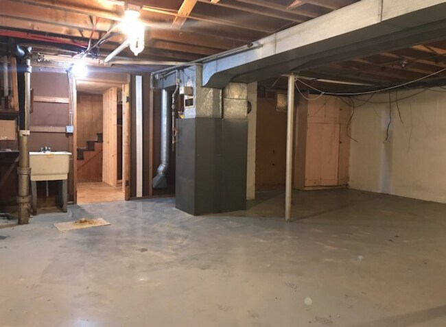 Building Photo - Cute 3 Bedroom 1 Bath House located in Wes...