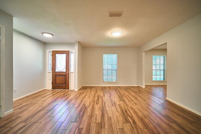 Foto del edificio - 9018 Stroud Dr