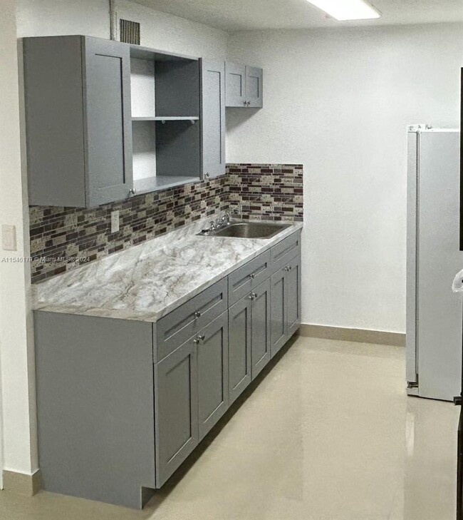 Foto del edificio - 6990 NW 186th St