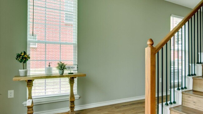 Foto del edificio - 4 Bedroom PG Townhome for Rent!