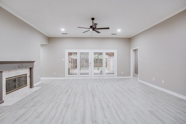 Building Photo - Newly Remodeled Prestigious Home!!