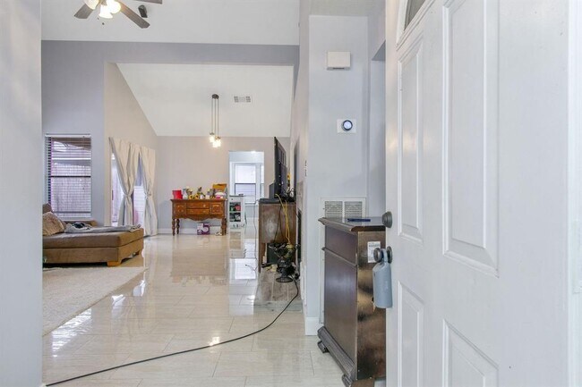 Building Photo - 13823 Purplemartin St