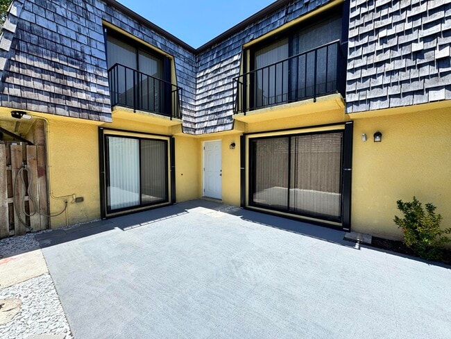 Building Photo - 203 Lake Arbor Dr