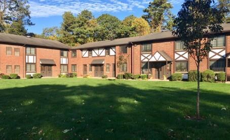 Primary Photo - 42 Pinebrook Pl