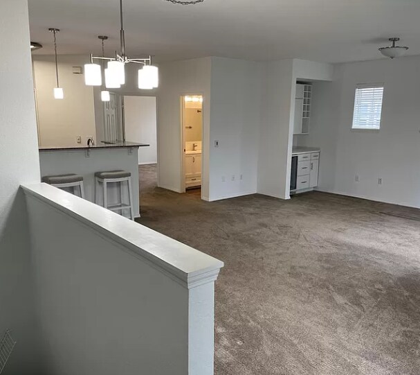 Building Photo - 1220 NE Horizon Loop