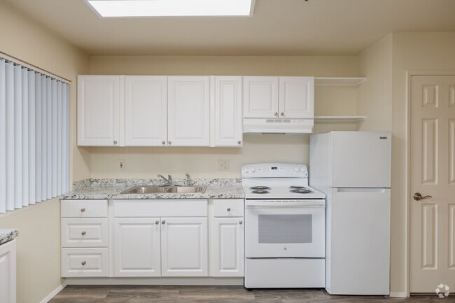 Estudio - 400 pies cuadrados - Cocina - Guava Gardens (62+ Senior Community)