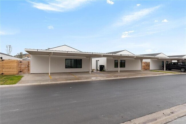 Building Photo - 1304 E Iris Ave