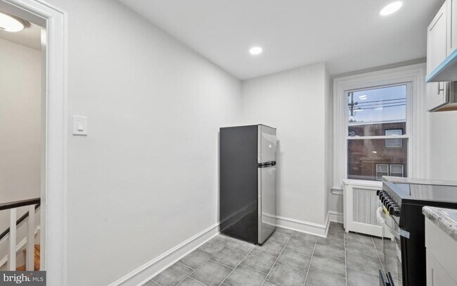 Building Photo - 5824 N American St