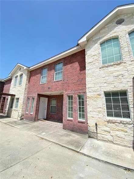 Primary Photo - 115 S 48th Ln