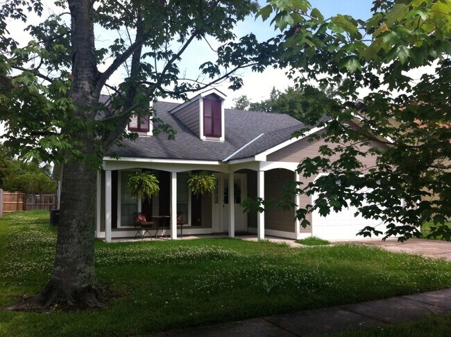 Building Photo - 738 Fountain View Dr