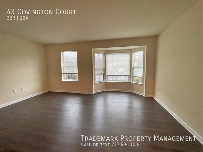 Building Photo - Spacious End of Row Town Home