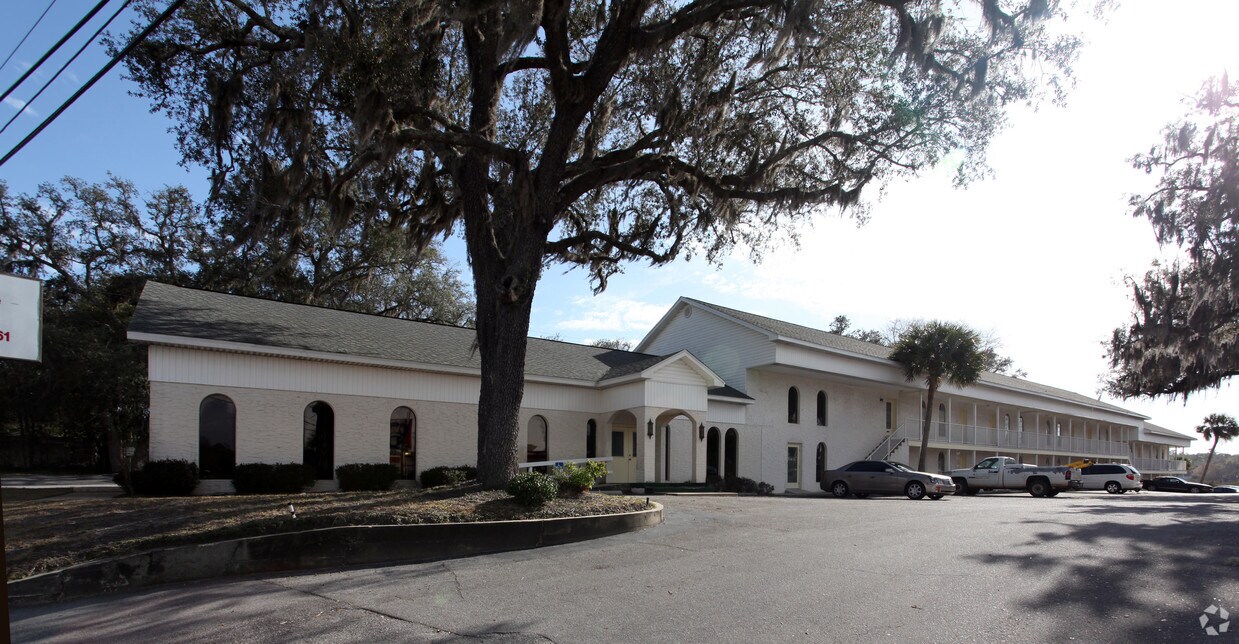 Primary Photo - Spanish Trace Apartments