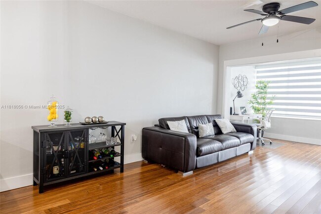 Foto del edificio - 270 NE 191st St
