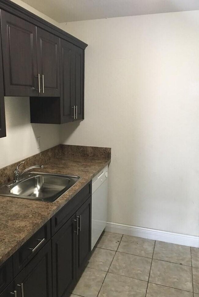 Foto del edificio - 2437 NW 39th Terrace